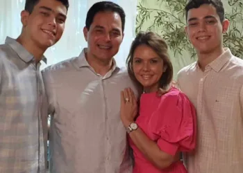 Feliz nova idade para a advogada Sawana Carvalho, que recebeu todos os mimos do marido Marcelo Coelho e dos filhos Gustavo e Eduardo