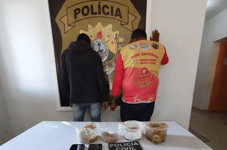 Motociclista e passageiro são presos com dois quilos de cocaína 1 cocaína motociclista tarauacá