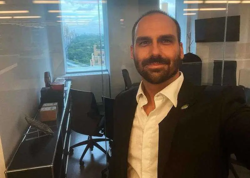 © Reprodução/Instagram Eduardo Bolsonaro na sede da rede social GTTR, em Nova York.