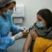 Segundo estudo, reforço da Pfizer aumentou em 20 vezes número de anticorpos em vacinados com Coronavac