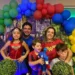 Ricardo Lima e Mariana Tavares comemoraram os quatro aninhos do caçula Henrico com festa temática dos Super Heróis