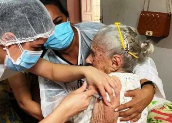 Vacinação contra Covid-19 ocorre na manhã deste sábado, em Rio Branco