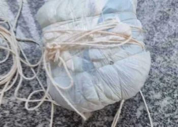 Policiais penais apreendem celulares arremessados para dentro do presídio de Sena Madureira