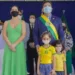 Ao lado da primeira dama o governador Gladson Cameli participou da solenidade de hasteamento do pavilhão Nacional pelo Dia da Independência do Brasil