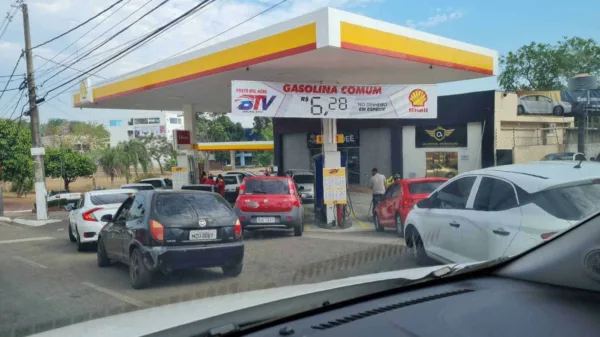 Filas postos de gasolina