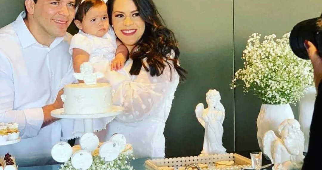 O casal Davidson Soares e Luana Freitas aproveitou o primeiro aninho da filha Alice para realizar seu batizado na catedral de Brasília