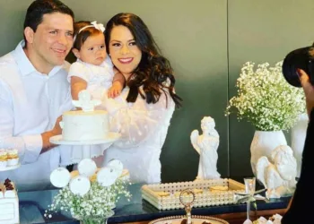 O casal Davidson Soares e Luana Freitas aproveitou o primeiro aninho da filha Alice para realizar seu batizado na catedral de Brasília
