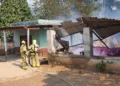 Incêndio destrói casa na Vila Albert Sampaio, em Rio Branco