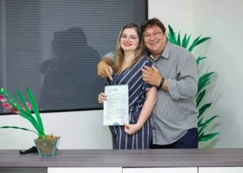 Os jornalistas Ailton Oliveira e Melissa Jares oficializaram o casamento semana passada