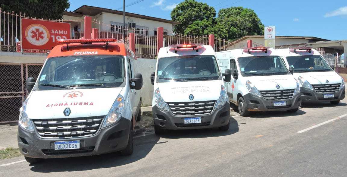 Quatro das oito novas ambulâncias que foram entregues no Juruá (Foto: Diego Silva)