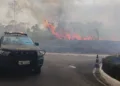 Grave incêndio ao lado de condomínio residencial é controlado pelos bombeiros