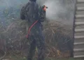 Grave incêndio ao lado de condomínio residencial é controlado pelos bombeiros