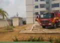 Grave incêndio ao lado de condomínio residencial é controlado pelos bombeiros