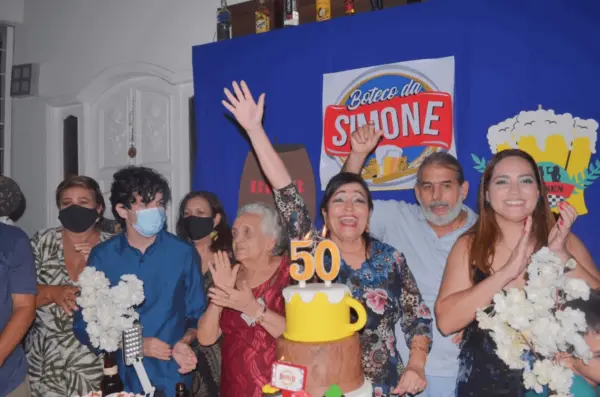 A psicóloga Isabelle Lavocat, mega querida por sua legião de amigos, foi paparicada no último dia 08 por seus pais e irmãs em Brasília 9 A psicóloga Isabelle Lavocat, mega querida por sua legião de amigos, foi paparicada no último dia 08 por seus pais e irmãs em Brasília