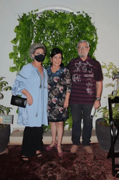 A psicóloga Isabelle Lavocat, mega querida por sua legião de amigos, foi paparicada no último dia 08 por seus pais e irmãs em Brasília 14 A psicóloga Isabelle Lavocat, mega querida por sua legião de amigos, foi paparicada no último dia 08 por seus pais e irmãs em Brasília