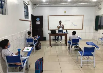 Mais de 250 professores da rede pública ainda não tomaram nenhuma dose da vacina contra covid-19