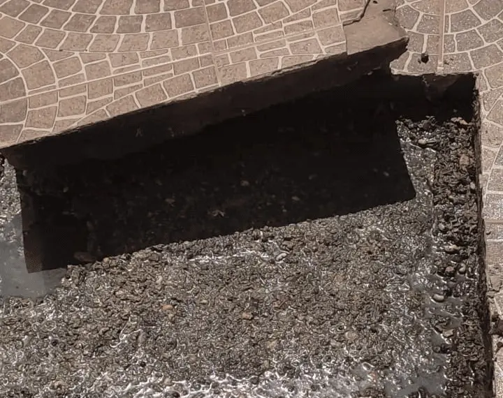 Moradores do Bairro da Paz reclamam de bueiros entupidos e transbordamento para a rua 1 Moradores do Bairro da Paz reclamam de bueiros entupidos e transbordamento para a rua