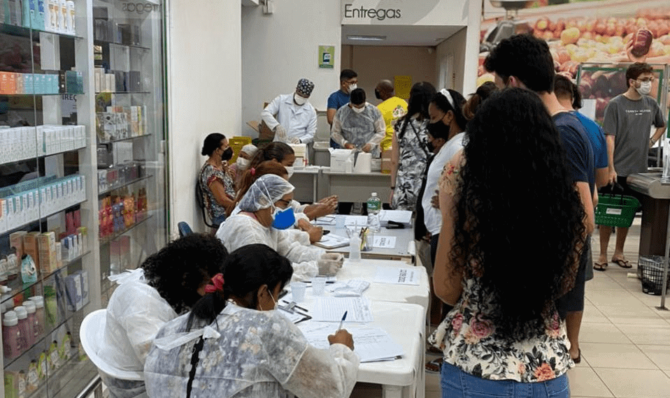 No dia 2 de outubro, a vacinação foi ofertada em nove supermercados de Rio Branco (Foto: A Gazeta do Acre)