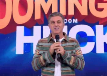 Luciano Huck erra nome do seu programa duas vezes