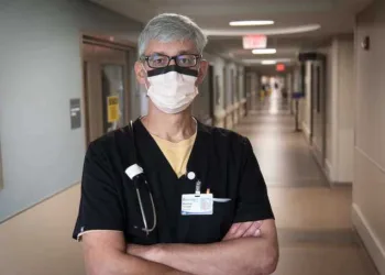Médico que perdeu mais de 100 pacientes para a Covid dá depoimento assustador sobre negacionismo