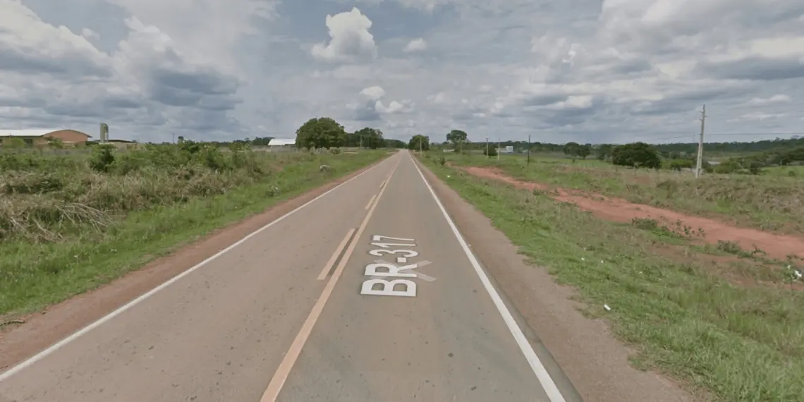 Criança de 9 anos morre atropelada ao atravessar a BR-317