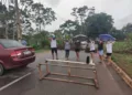 "No verão é poeira, no inverno é lama!", dizem moradores em protesto no bairro Rui Lino II
