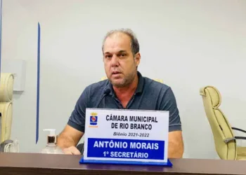 De acordo com Aluízio Abade, a redução de passageiros de 1,2 milhão em 2020 para 400 mil em 2021 é a decadência do transporte coletivo em Rio Branco (Foto: Ascom/CMRB)