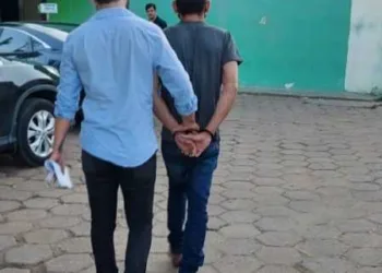 Polícia prende homem que tentou enforcar companheira com fio de nylon
