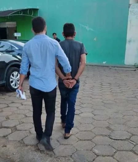Polícia prende homem que tentou enforcar companheira com fio de nylon