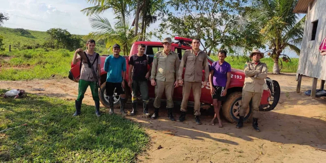 Idoso que sobreviveu comendo fígado de jabuti após se perder na floresta é resgatado pelos bombeiros