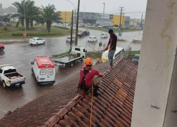 Cabo Evangelista levou cerca de uma hora para convencer o homem a desistir (Foto: Cedida/Assessoria CBMAC)