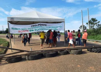 BR-364 é fechada em reivindicação pró-ponte, no Vale do Juruá