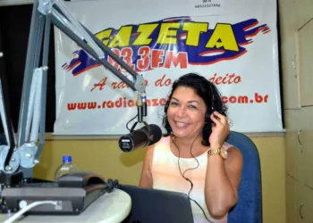 Eliane Sinhasique se despede de ouvintes apresentando 'Toque Retoque' na Gazeta 93 FM