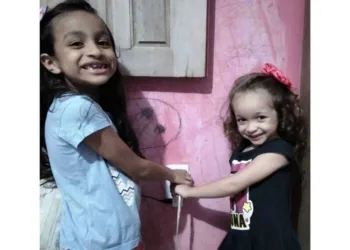 Mãe dá dicas sobre como incluir filhos na rotina para economizar energia