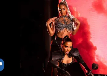 'Já deu certo para mim', declara Anitta sobre carreira internacional após lançar 'Faking Love'