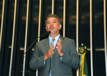 Petecão desmente articulação com o PT e confirma que vai procurar Jenilson para firmar aliança