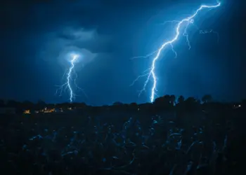 Inmet emite alerta de perigo de tempestade para 10 municípios do Acre