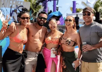 Turma de acreanos que arrasou durante o projeto Weekend WS, do cantor Wesley Safadão, em Cancún, no México: Iasmyne Sampaio, William Queiroz e a esposa Hana Liz, e Juh Vellegas com o marido Marcos Santana