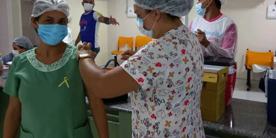 Cruzeiro do Sul inicia vacinação de idosos a partir de 60 anos