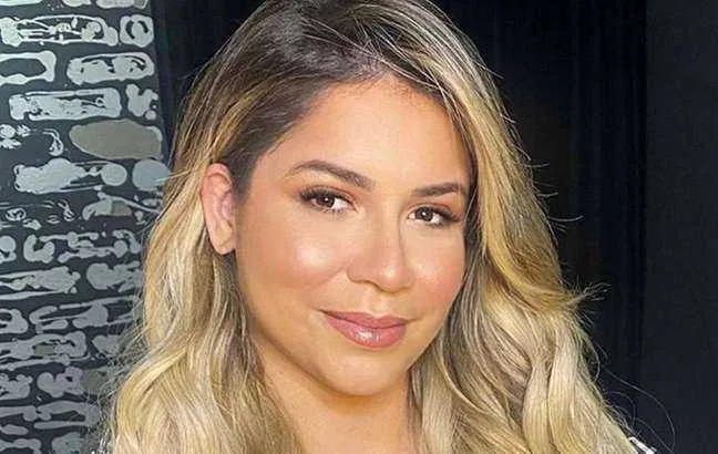 Marília Mendonça e mais 4 morrem em queda de avião no interior de MG