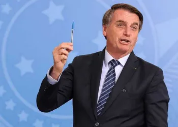Bolsonaro volta a ameaçar não renovar a concessão da Rede Globo em 2022