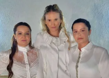 Dupla Maiara e Maraisa canta em culto em homenagem à Marília Mendonça e se emociona