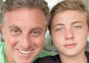 Foto de Luciano Huck com filho Benício chama atenção dos fãs: 'Ficando igual a você'
