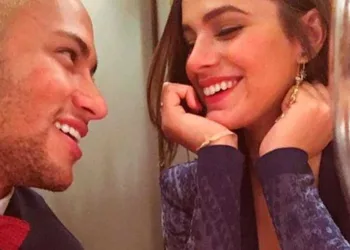 Bruna Marquezine 'aparece' em Instagram de Neymar e web vai à loucura: 'Babado'