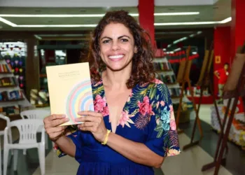 Antonia Tavares é economista, especialista sênior em planejamento público e autora do livro “Loucas e bruxas, bruxas e loucas: contos e poeminhas, editora 3 Serpentes