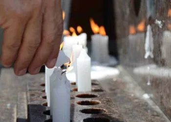 Saudade, homenagens às vítimas de Covid-19 e trabalho para garantir renda extra marcam Dia de Finados na Capital