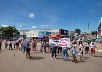 Em protesto, familiares de presos reivindicam retorno das visitas nas unidades prisionais