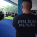 Policiais penais acampam em frente à Aleac e projeto que regulamenta a carreira é retirado de pauta