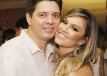 Todos os parabéns para o amigo Marcello Moura, aniversariante da semana. Na foto  com a esposa Maíra Martinello Moura . Parabéns!!!