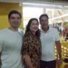 Mercedes Barbosa  e Eliezer Silva com o filho Wilson  Barbosa Neto na última sexta feira no Point do Pato